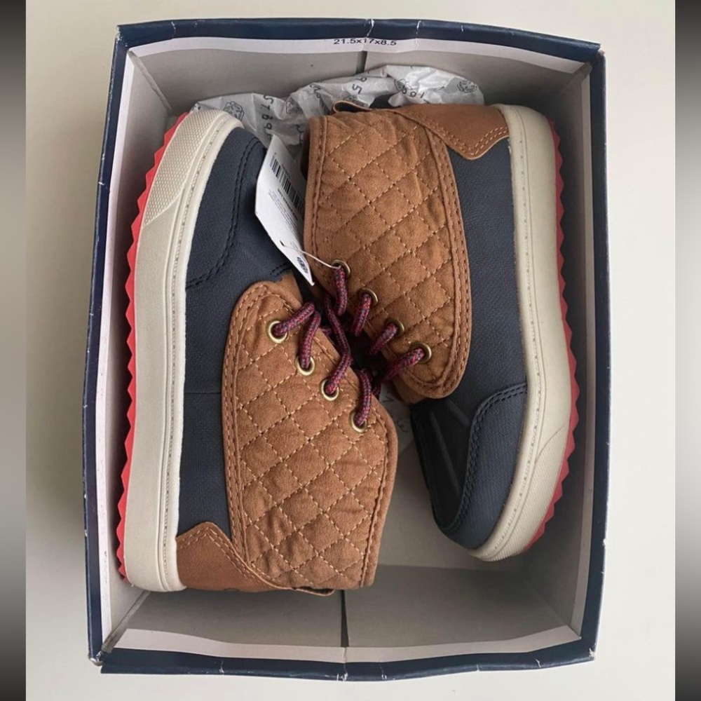 NWT OshKosh Toddler Boys Sneaker Boots